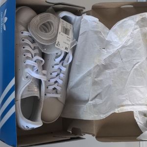 NEW Adidas Stan Smith Grey One Size US 9
